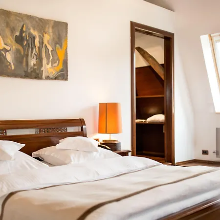 Prato Πανσιόν Μπρασόβ