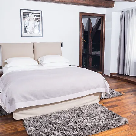 Prato Πανσιόν